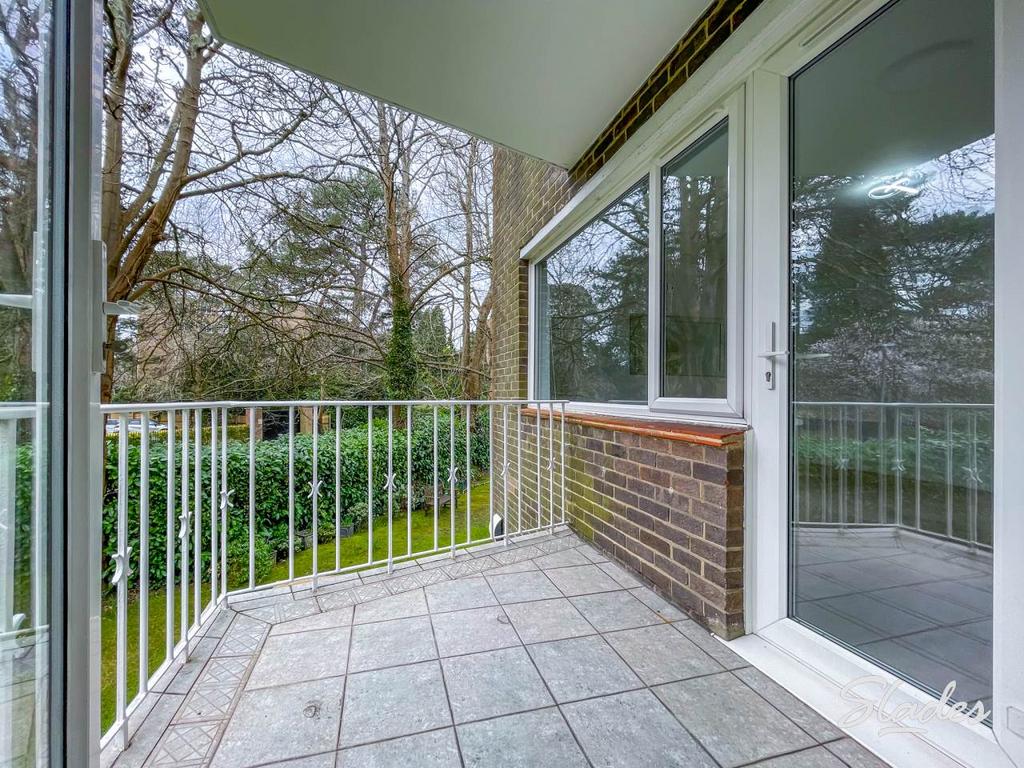 28 lindsay balcony m