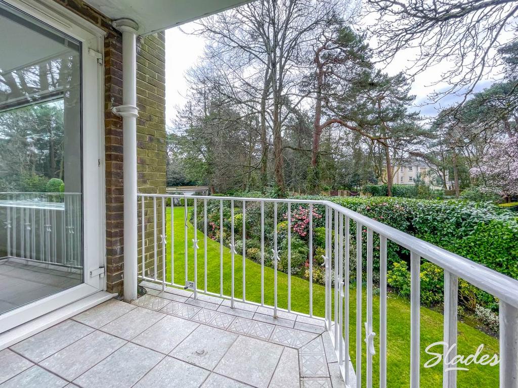 28 lindsay balcony 2