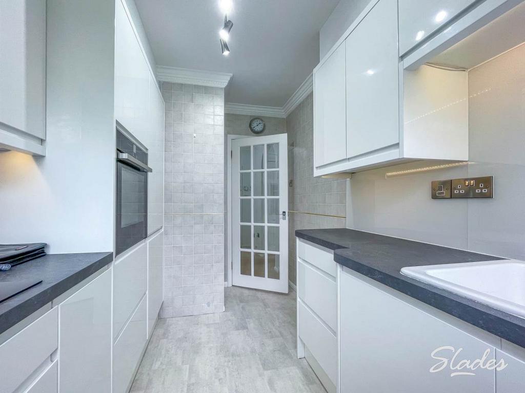 28 lindsay kitchen 2
