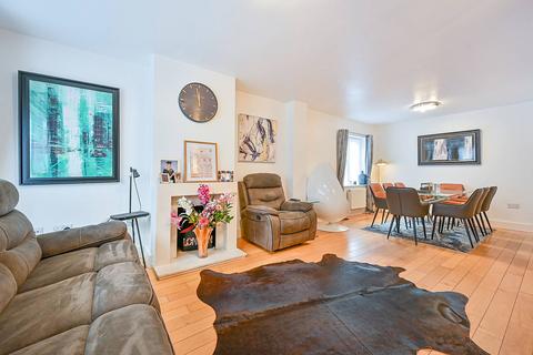 undefined, Robinsons Close, West Ealing, London, W13