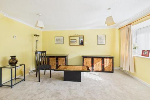 2 bedroom apartment for sale, Montrose Court, Chester CH4