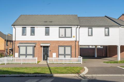 4 bedroom link detached house for sale, Juniper Road, Essex CM17