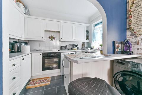 1 bedroom flat for sale, Graham Avenue, Mitcham, CR4