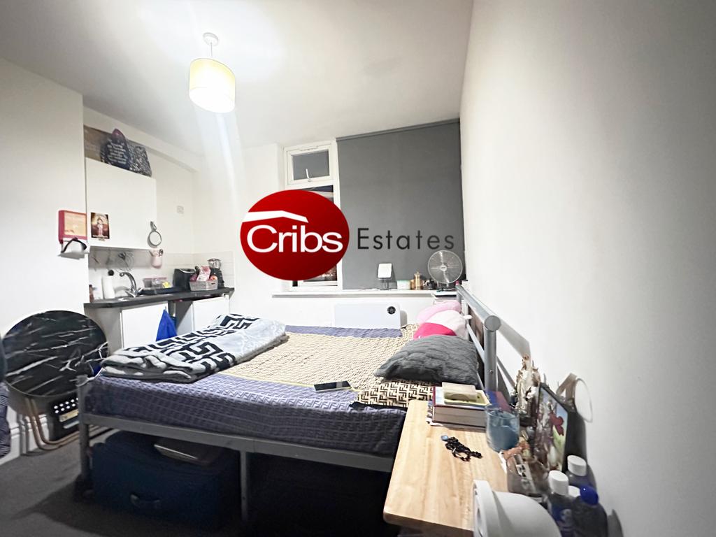 Studio Flat available in SE6( Couple welcome)