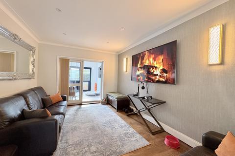 undefined, Jersey Road, Hounslow, Greater London, TW5