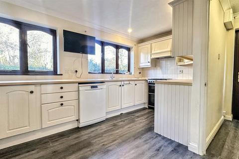 4 bedroom detached house for sale, Valley Park