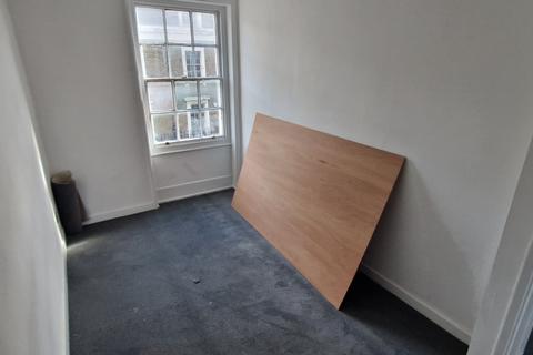 1 bedroom flat to rent, West Crescent Road, Gravesend DA12