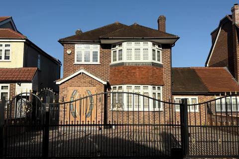 4 bedroom semi-detached house to rent, St. Marys Avenue North, Southall, Greater London, UB24LU