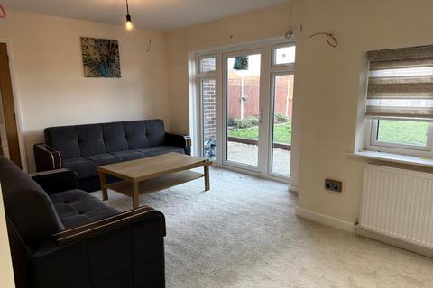 4 bedroom semi-detached house to rent, St. Marys Avenue North, Southall, Greater London, UB24LU