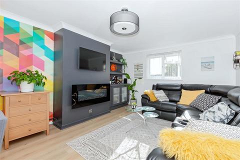 2 bedroom apartment for sale, Meadway Court, Worthing