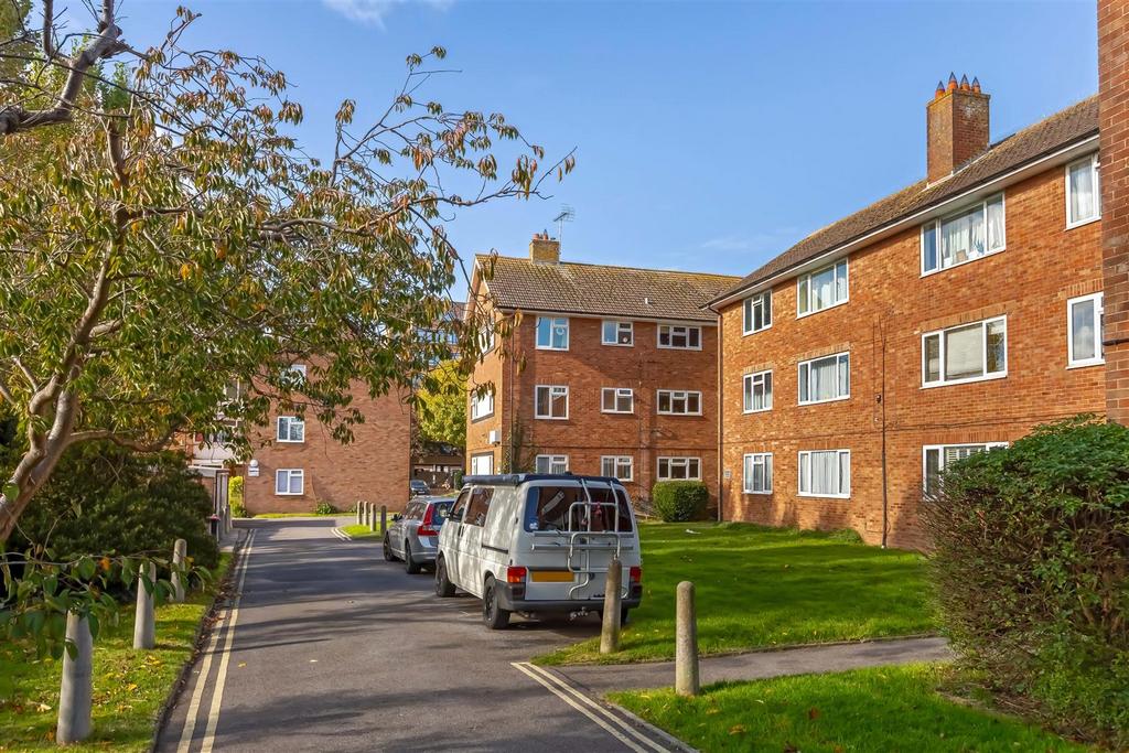 Meadway Court 15.jpg
