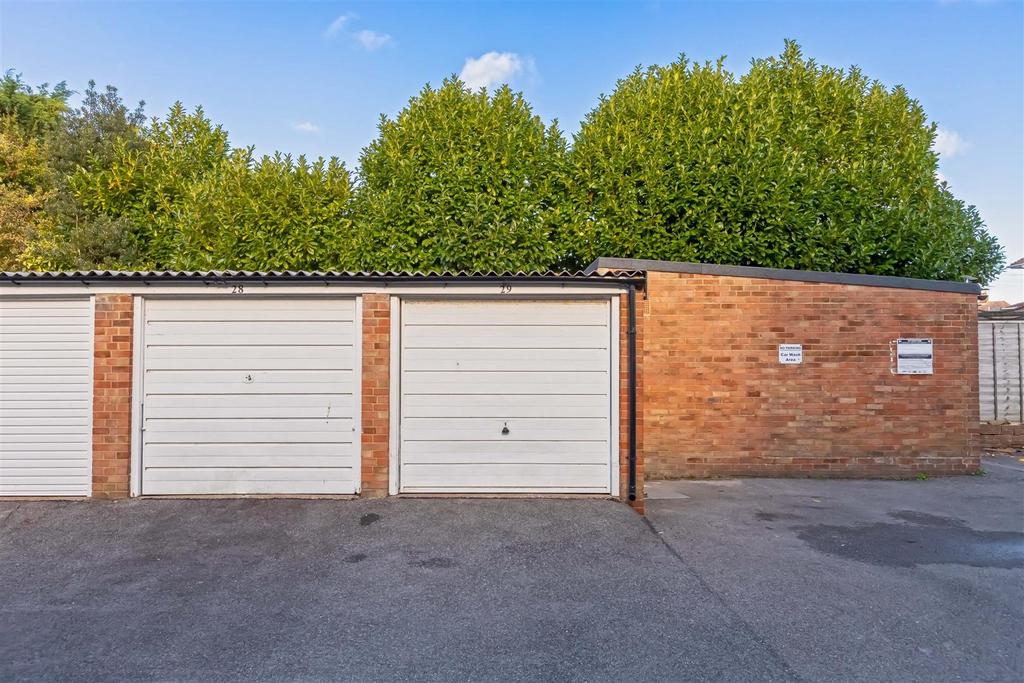 Meadway Court 14.jpg