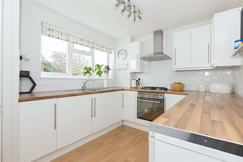 Meadway Court 11.jpg