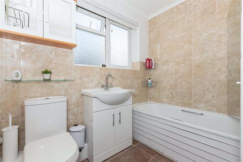 2 bedroom apartment for sale, Meadway Court, Worthing