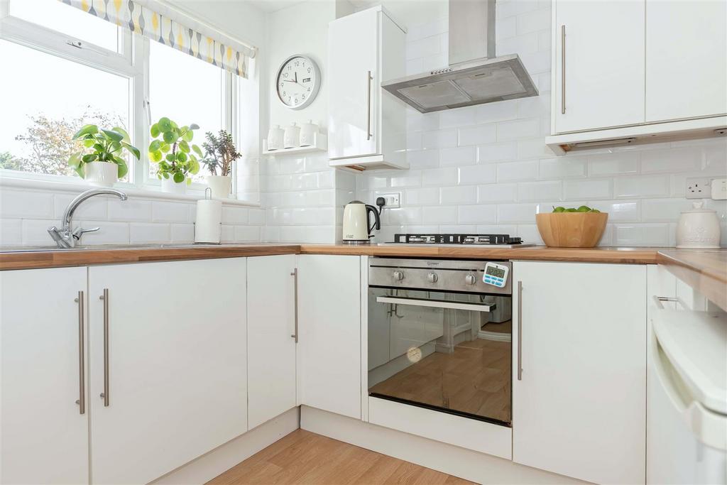 Meadway Court 10.jpg