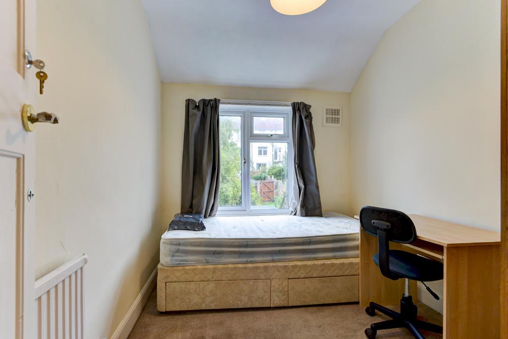 A bright and tidy double bedroom featuring a co...