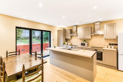 6 bedroom semi-detached house to rent, Brereton Close, Norwich