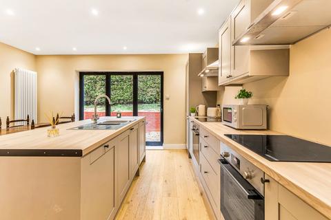 6 bedroom semi-detached house to rent, Brereton Close, Norwich
