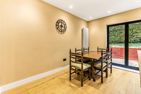6 bedroom semi-detached house to rent, Brereton Close, Norwich
