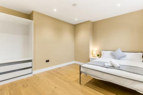 6 bedroom semi-detached house to rent, Brereton Close, Norwich