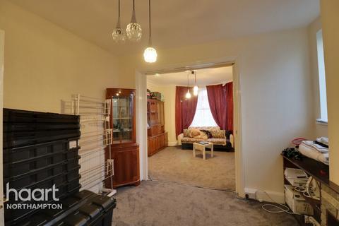 3 bedroom end of terrace house to rent, Ashburnham Road, Northampton