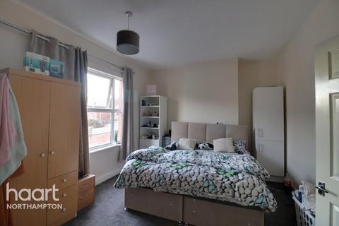 3 bedroom end of terrace house to rent, Ashburnham Road, Northampton