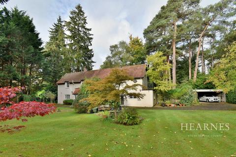 Dudsbury Avenue, Ferndown, BH22