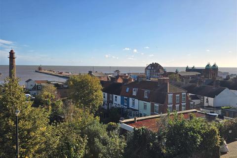 3 bedroom terraced house for sale, Cliff Hill, Gorleston