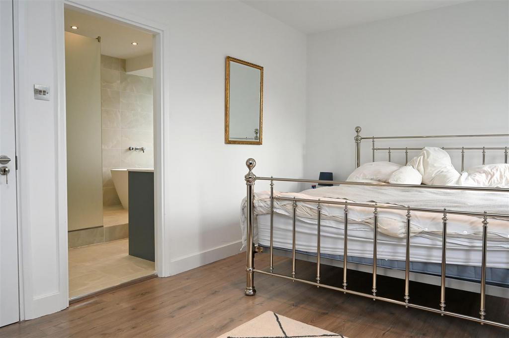 Bedroom ensuite.JPG