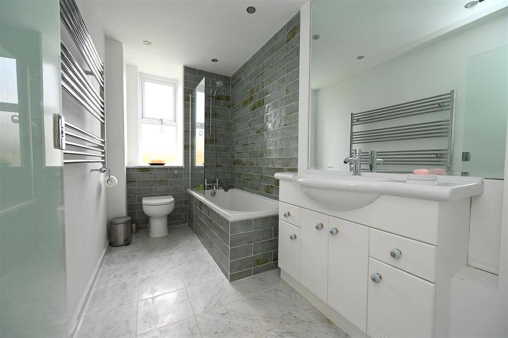 Bathroom.JPG