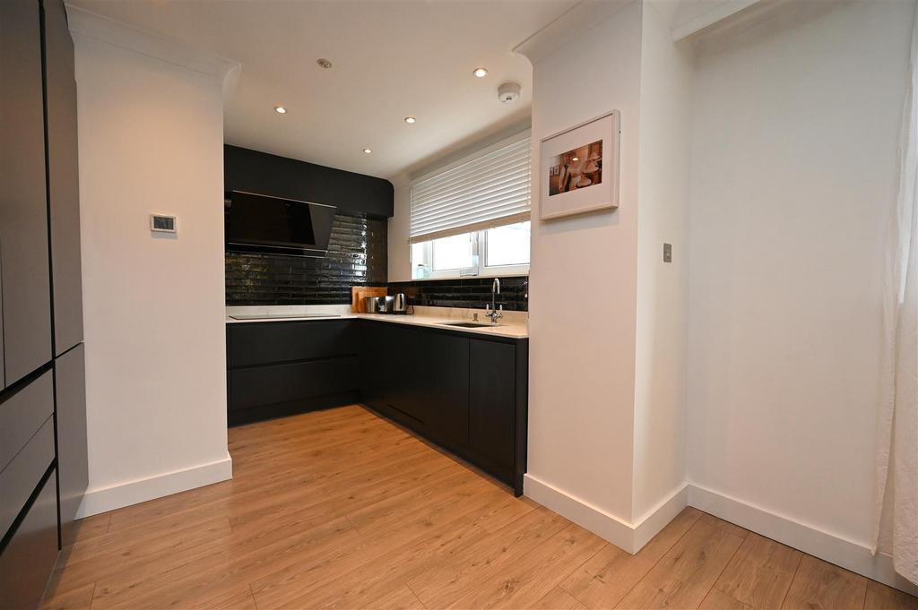 Kitchen1.JPG