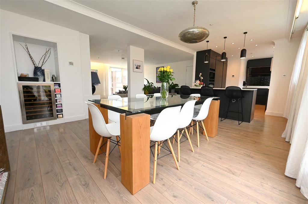 Dining room2.JPG