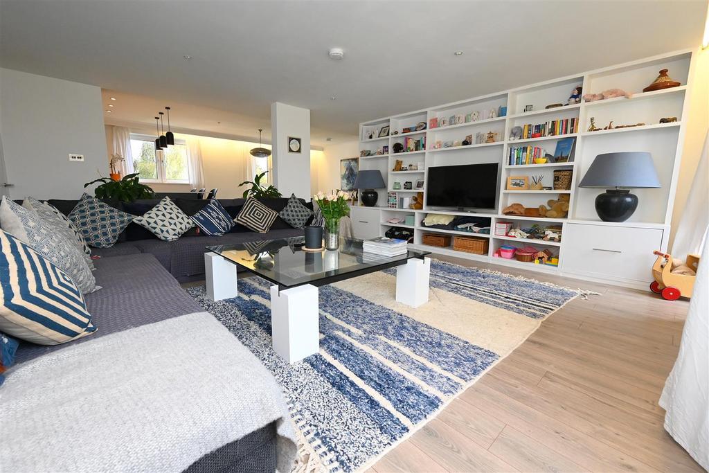 Living room2.JPG