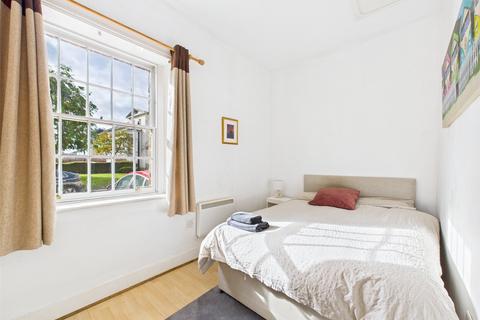 undefined, The Crescent, Gloucester, Gloucestershire, GL1