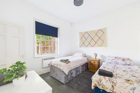 undefined, The Crescent, Gloucester, Gloucestershire, GL1