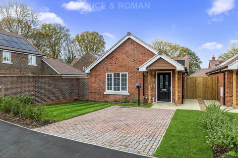 1 bedroom apartment for sale, Lovelace Drive, Leatherhead KT24