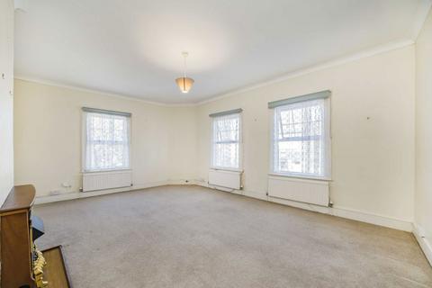 1 bedroom maisonette for sale, Priory Road, Hampton TW12