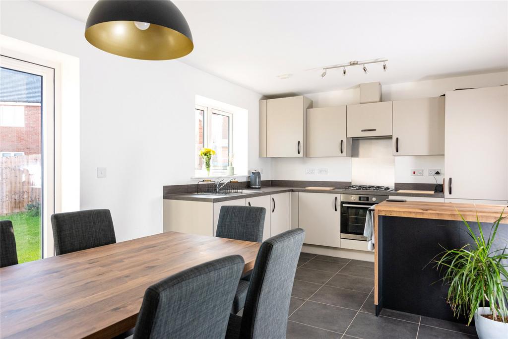 Kitchen/Dining