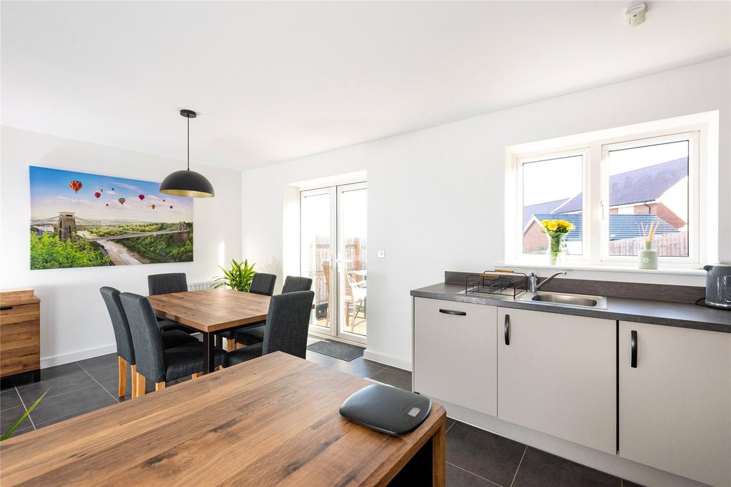 Kitchen/Dining