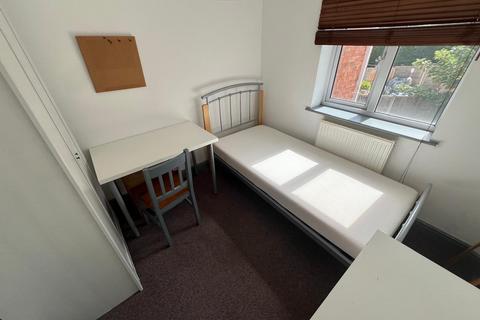 6 bedroom end of terrace house to rent, Coventry, CV4