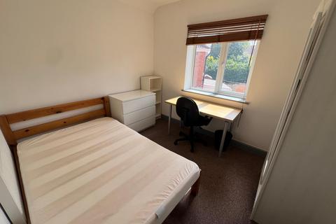 6 bedroom end of terrace house to rent, Coventry, CV4