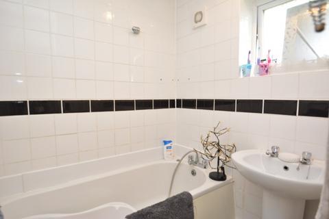 3 bedroom semi-detached house to rent, Castle Road, Dawley, TF4