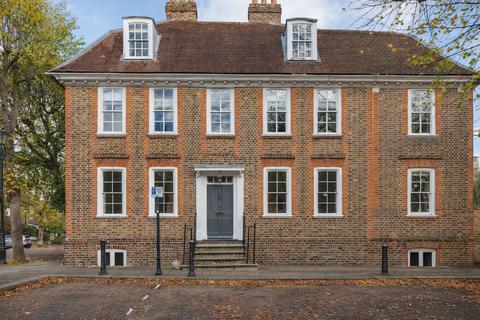 4 bedroom end of terrace house for sale, Brentford TW8
