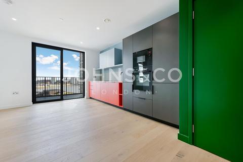 undefined, Peninsula Gardens, Greenwich Peninsula, London SE10