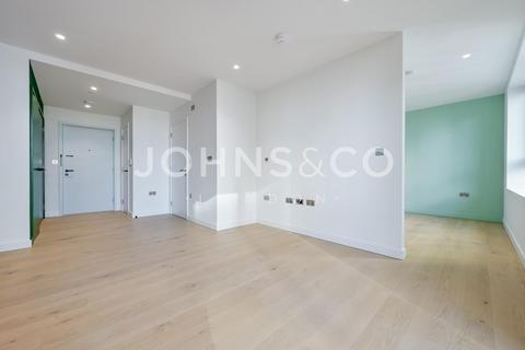 undefined, Peninsula Gardens, Greenwich Peninsula, London SE10