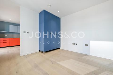 undefined, Peninsula Gardens, Greenwich Peninsula, London SE10
