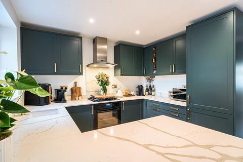 3 bedroom detached house for sale - Godwin Road, Stratton, Swindon, SN