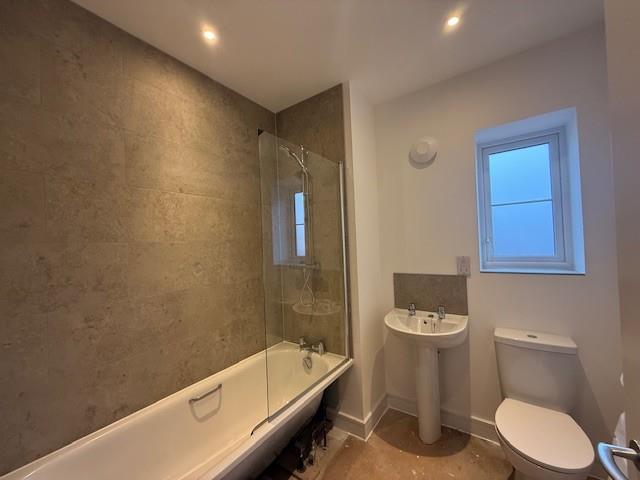 Bathroom 1.jpg