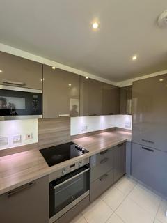 3 bedroom flat to rent, Blondin Way, London SE16