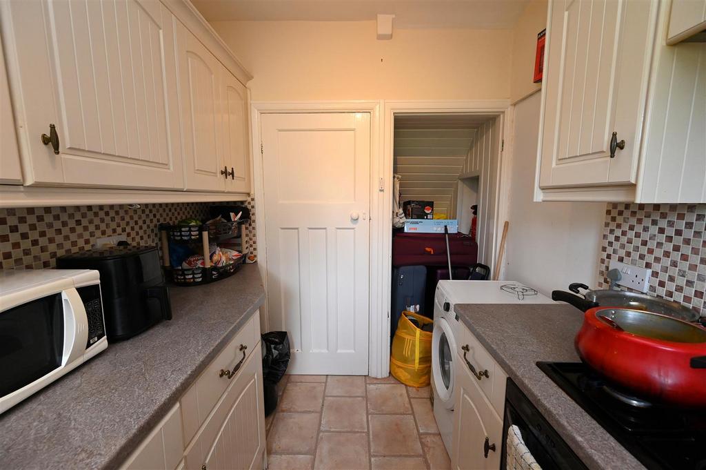 Kitchen1.JPG